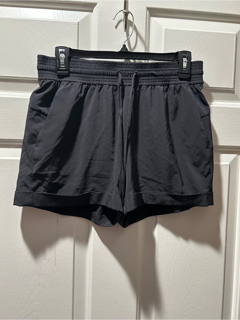 Lululemon Black Spring Break Away 3 inch Elastic-Waist Athletic Shorts Size 8